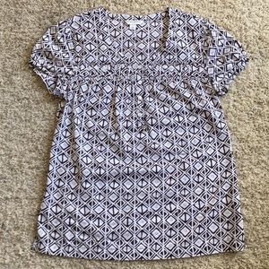 Cute,  geometric Banana Republic top/tee!